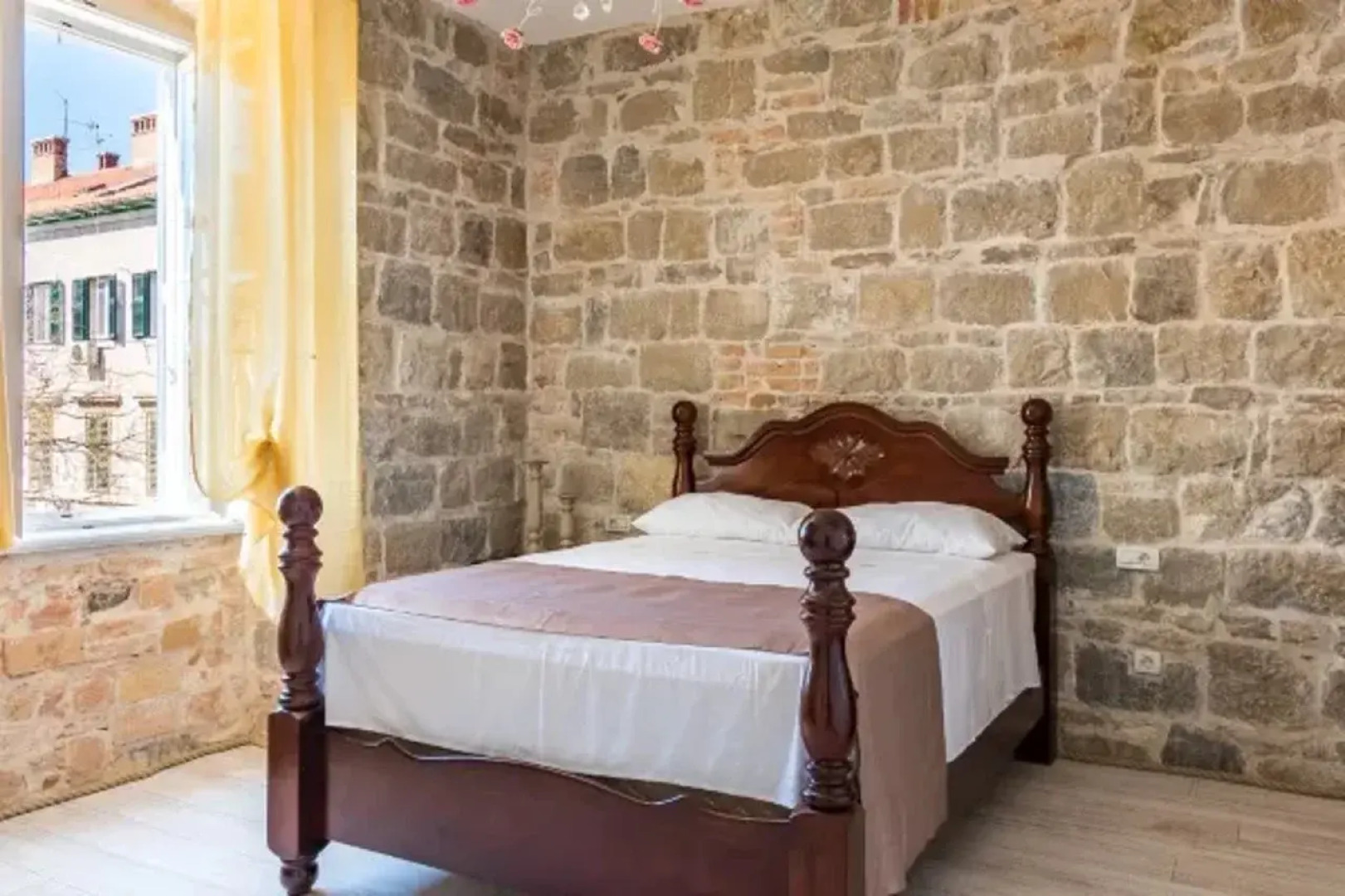 PIETRA ROSSA Luxury Rooms