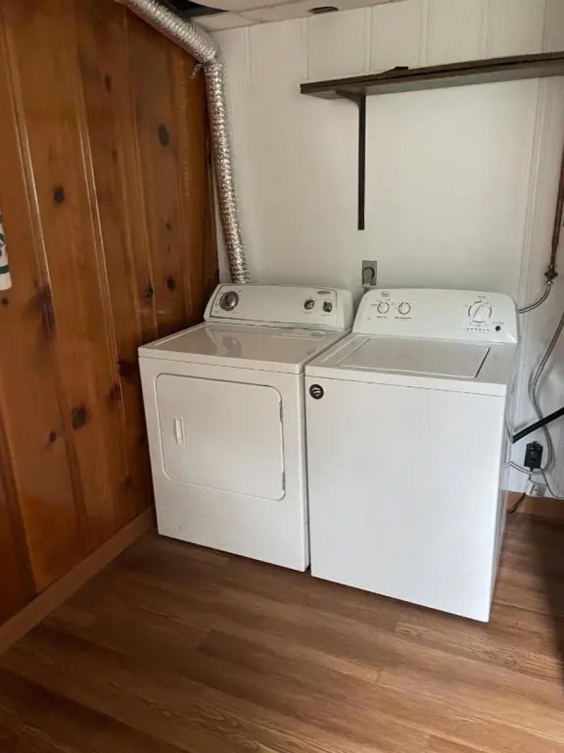 Lake Vacation Home 4 bedrooms 3 baths boat dock slip on the Lake