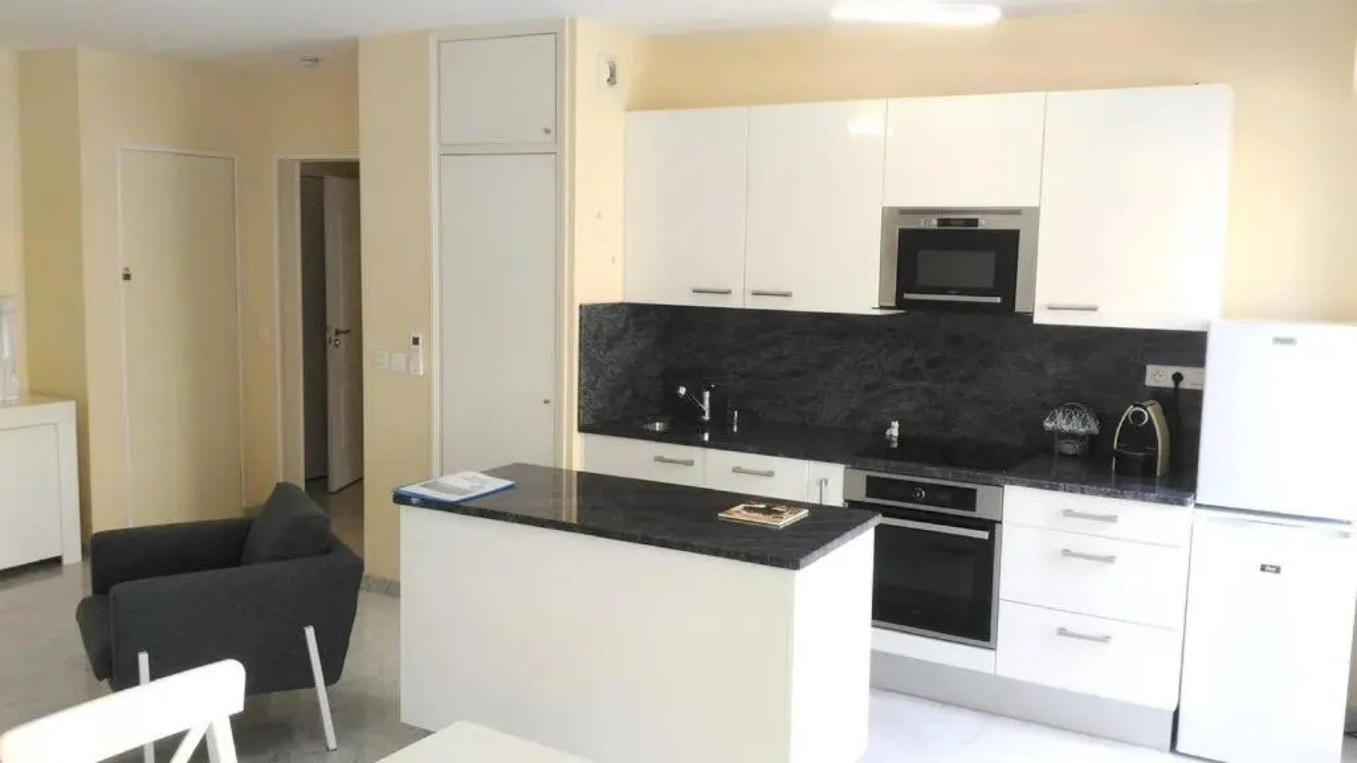 Le Victoria, 2p moderne, les pieds dans l'eau, Parking, Piscine