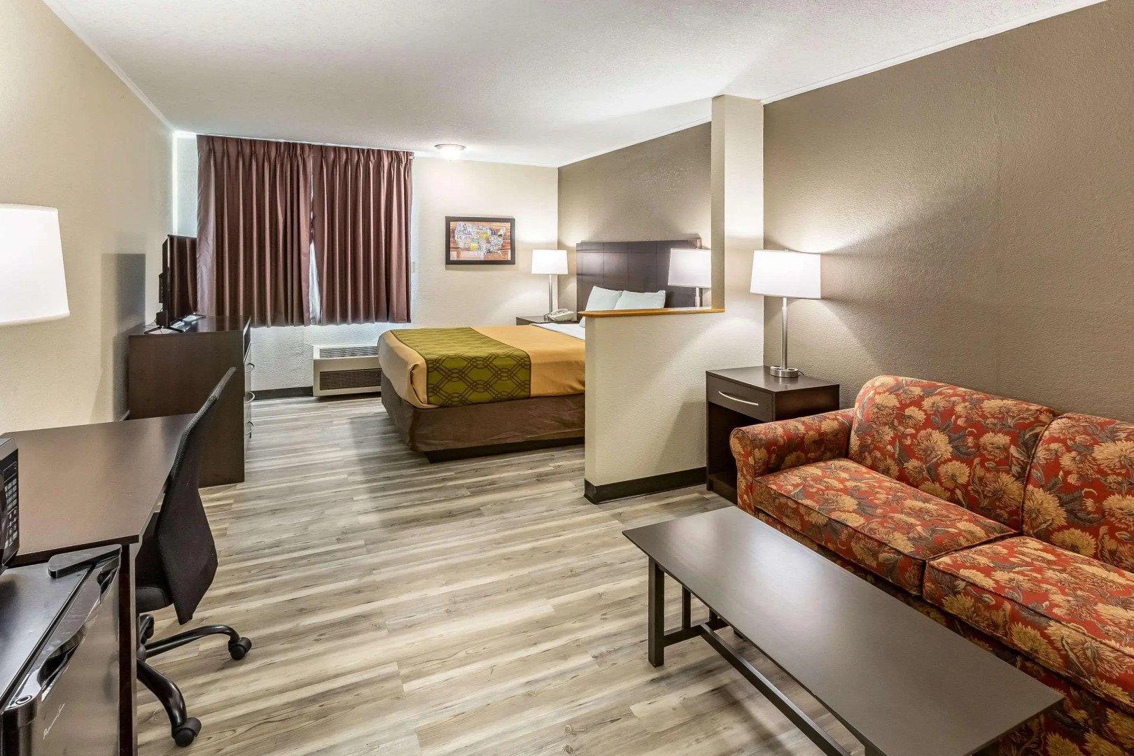Econo Lodge Inn & Suites Newton