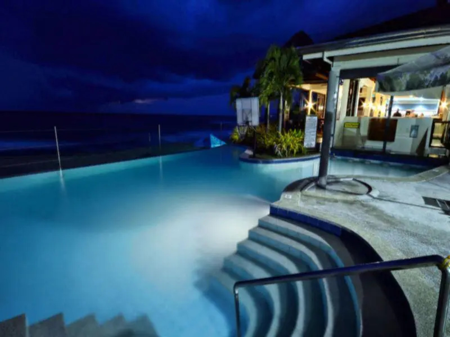 Kahuna Beach Resort and Spa