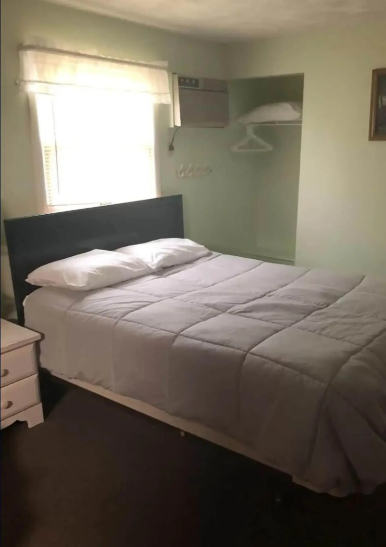 Colonial Motel