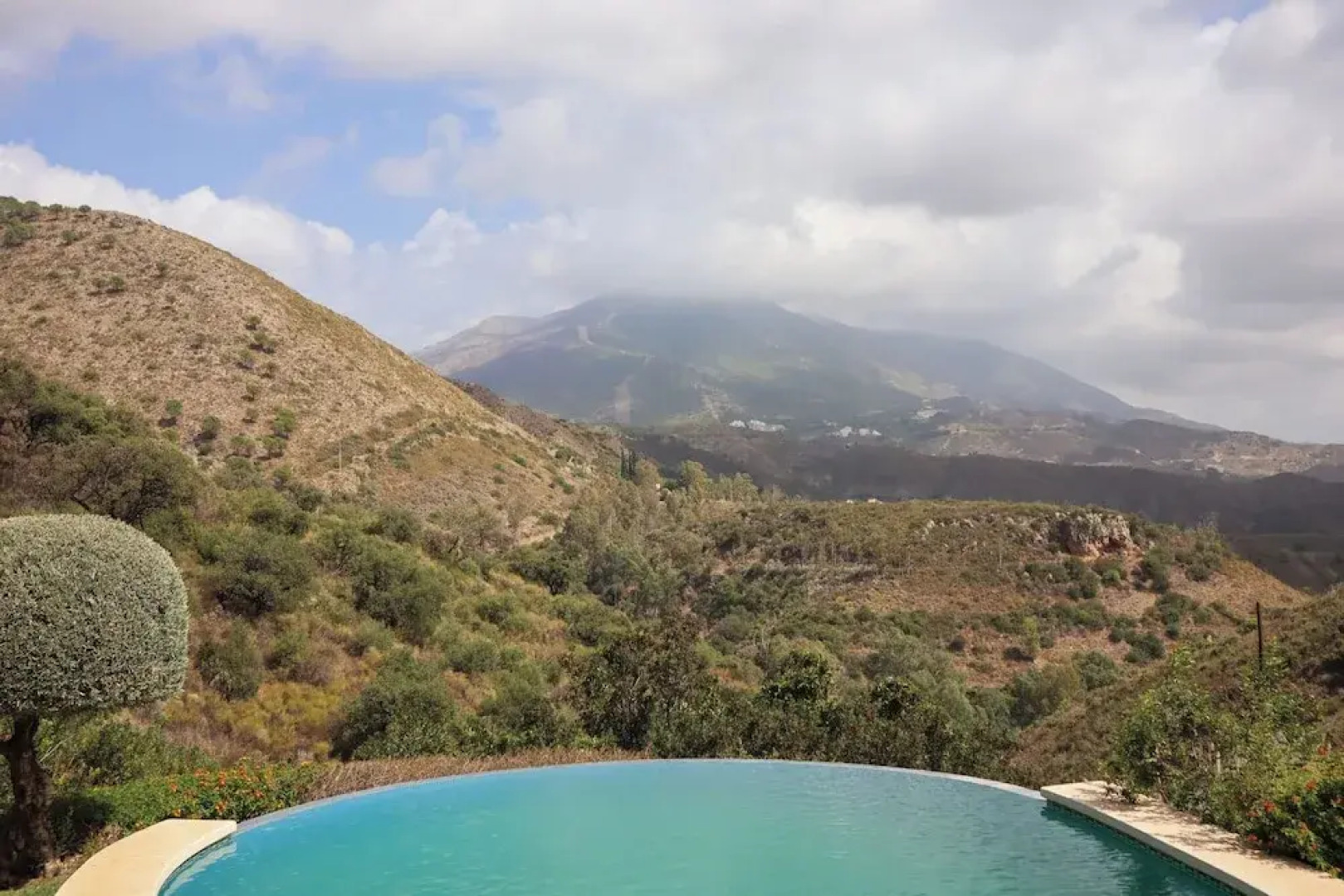 Luxurious 5 Bedroom Villa With Waterfall Closeby