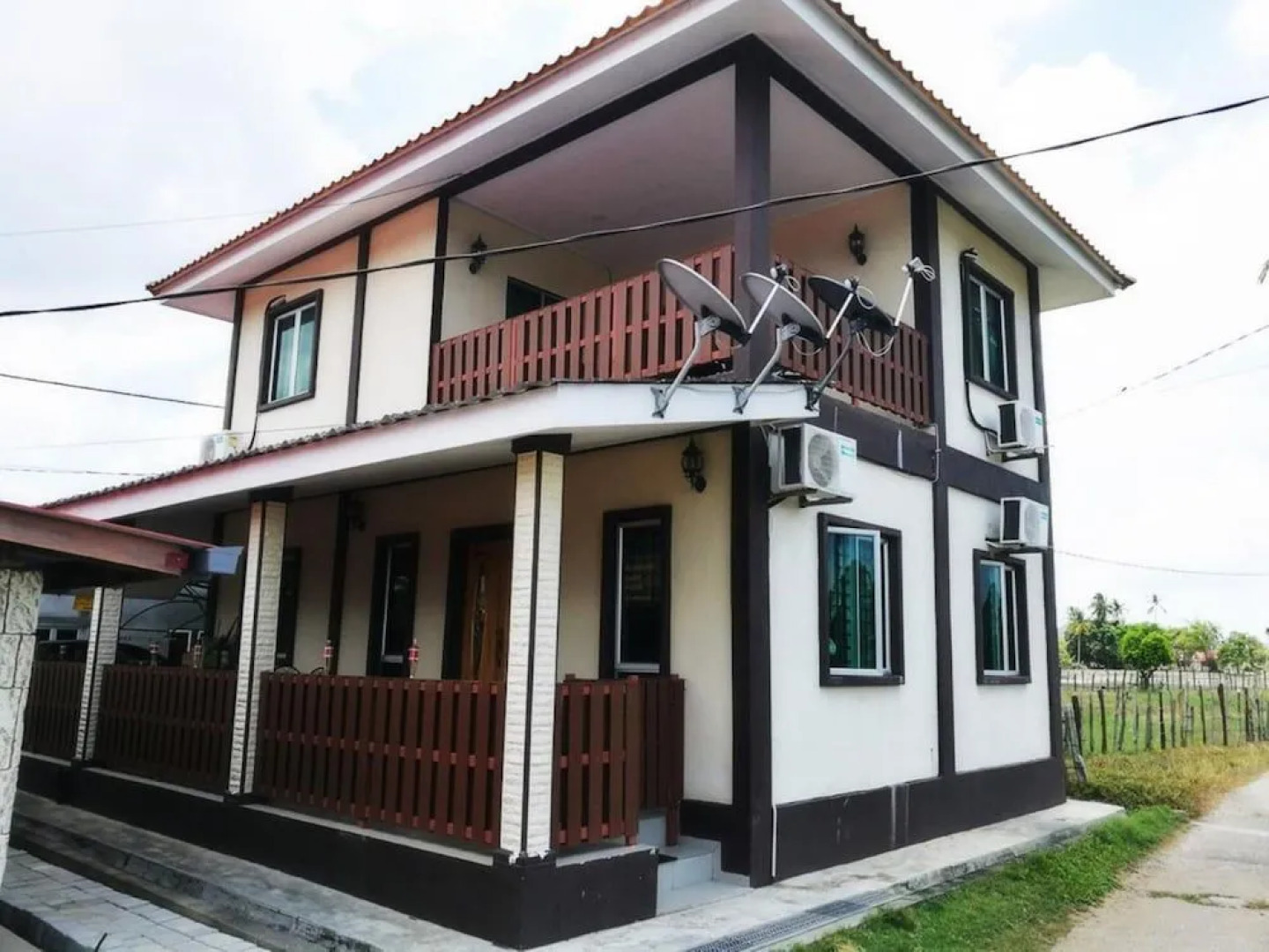 OYO Home 90389 Haji Hassan Guesthouse