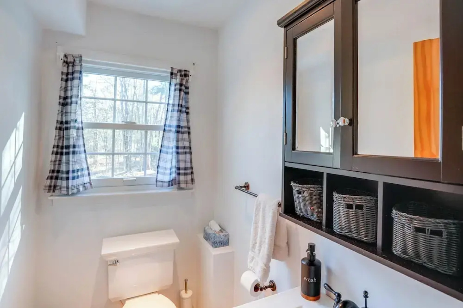 Woodstock Getaway w/ Hot Tub ~ 2 Mi to Dtwn!