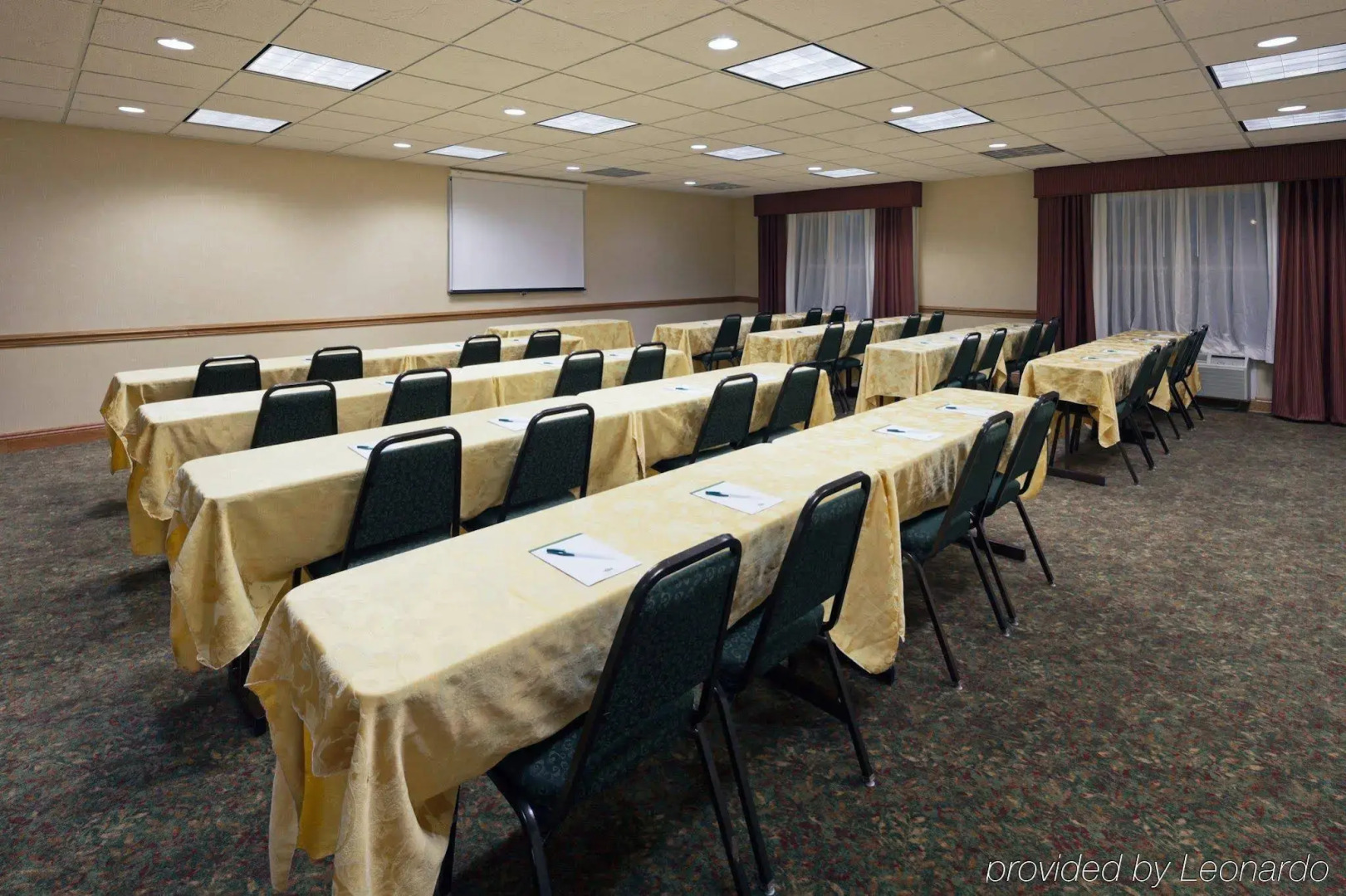 Holiday Inn Express & Suites Elyria by IHG