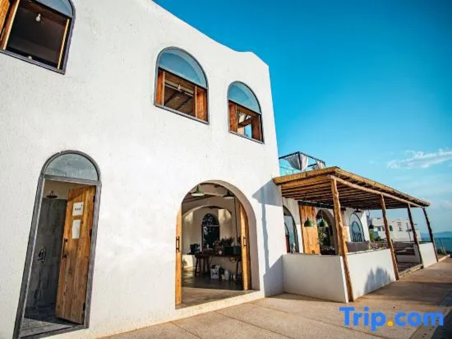 Rousseau homestay in Fuxian Lake