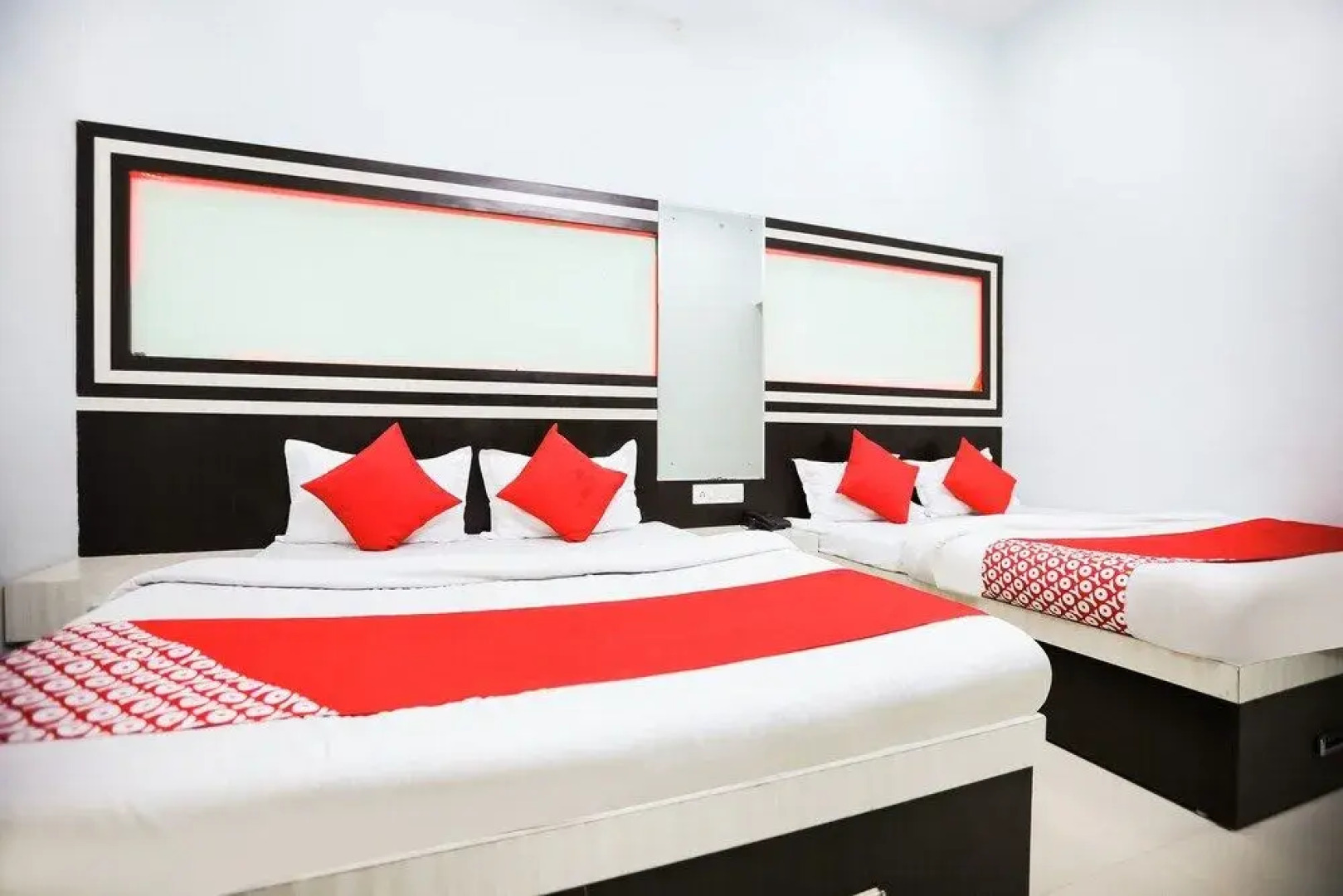 Oyo 47099 Azad Garden