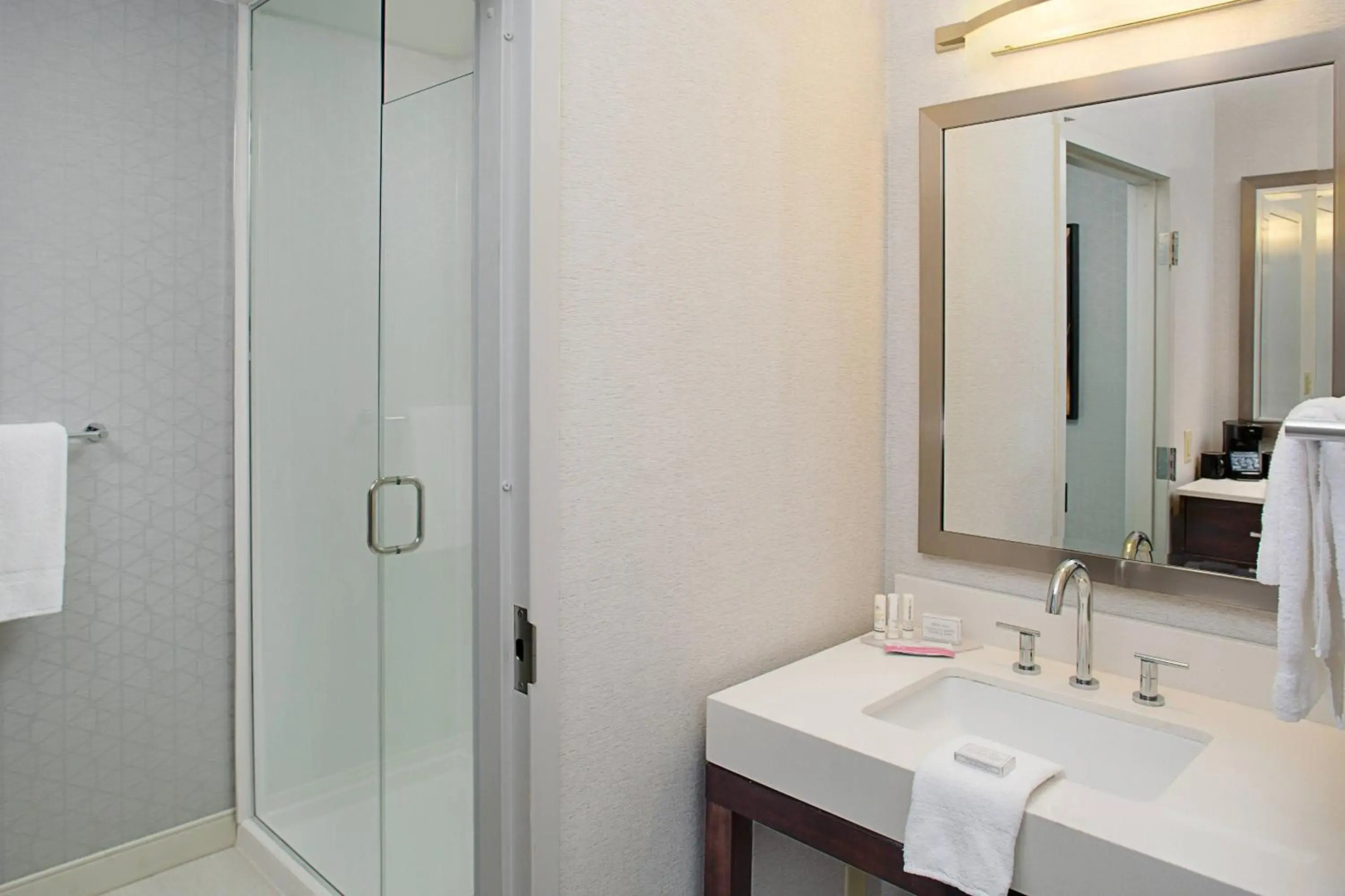 Courtyard by Marriott Manchester - Boston Regional Airport