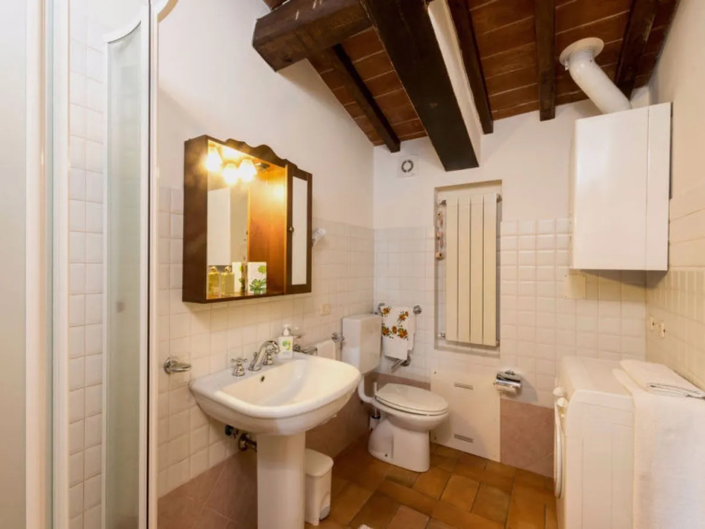 Hillside pretty Home 24411