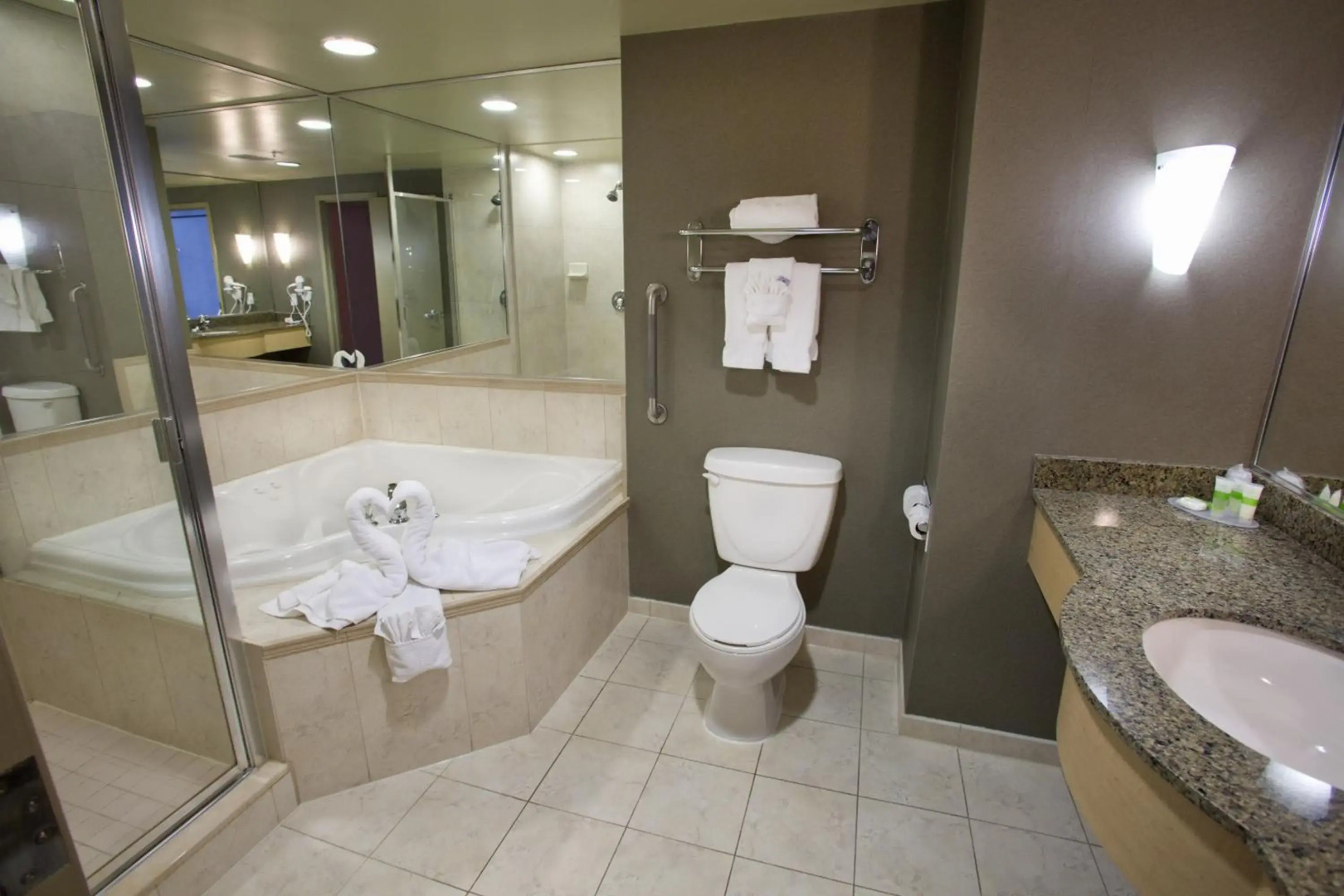 Oakes Hotel Overlooking the Falls