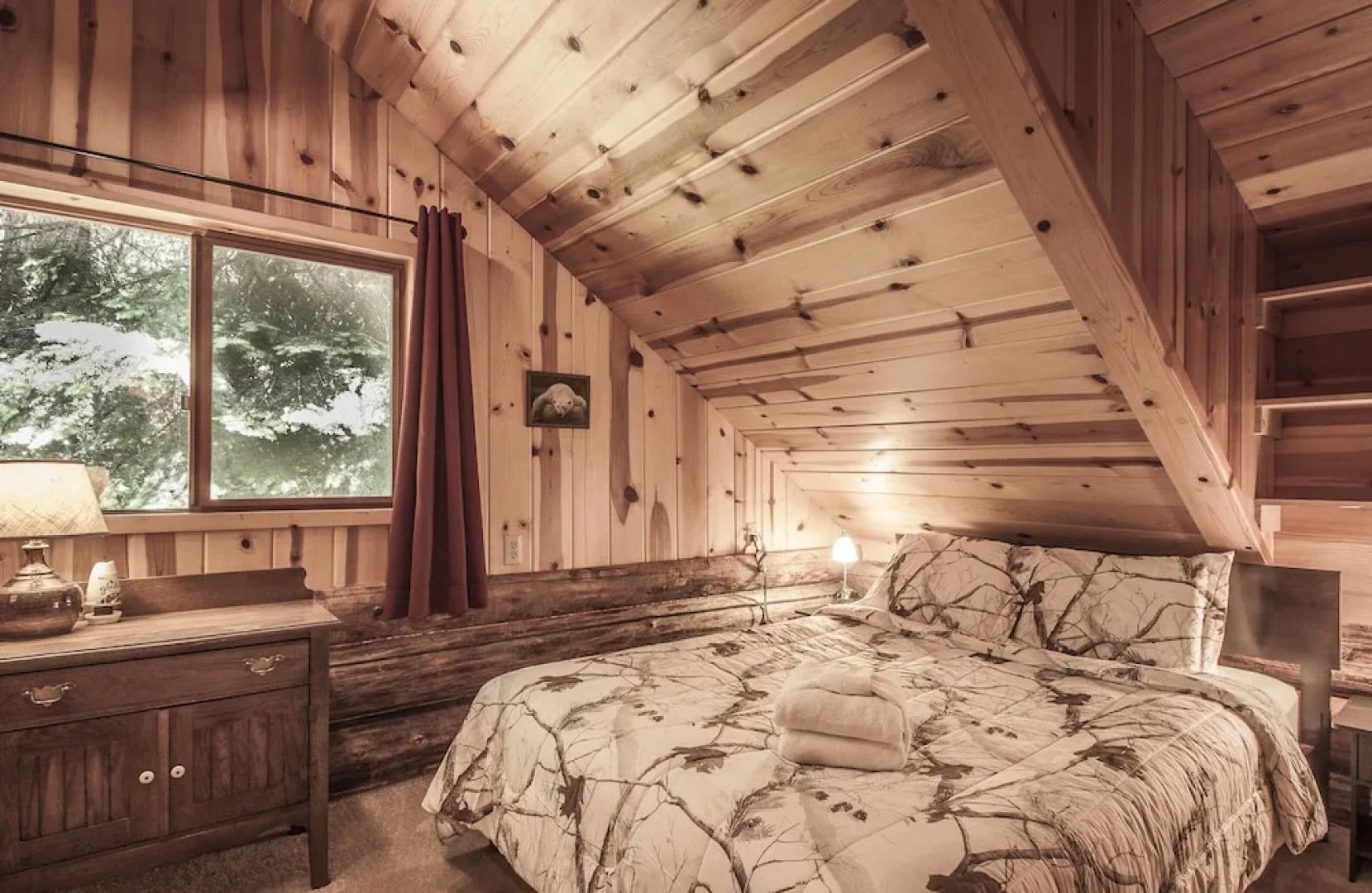 Whispering Winds Apartment 3 NW Comfy Cabins