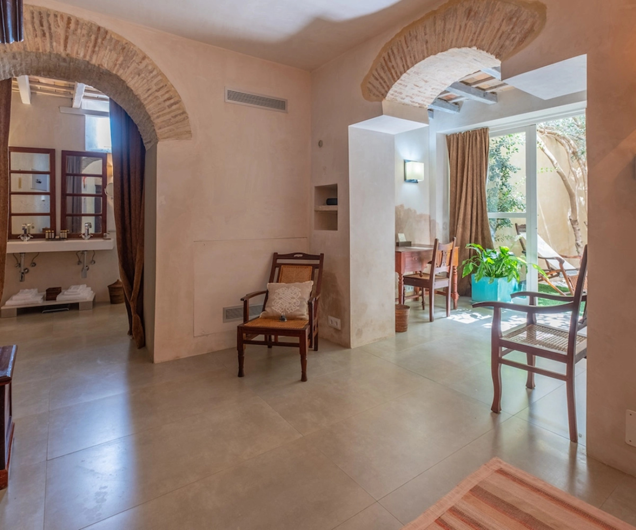 Boutique Hotel V-by Grupo Tribu