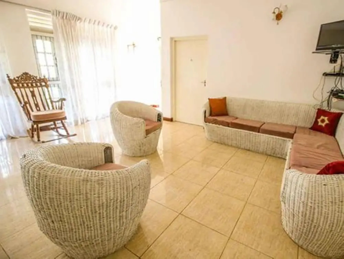 Yoho Lute Inn Kahathuduwa