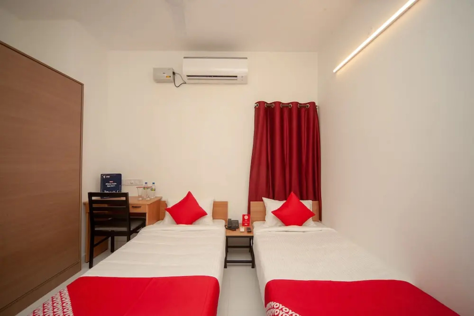 OYO 24052 Flagship Covelong Residency