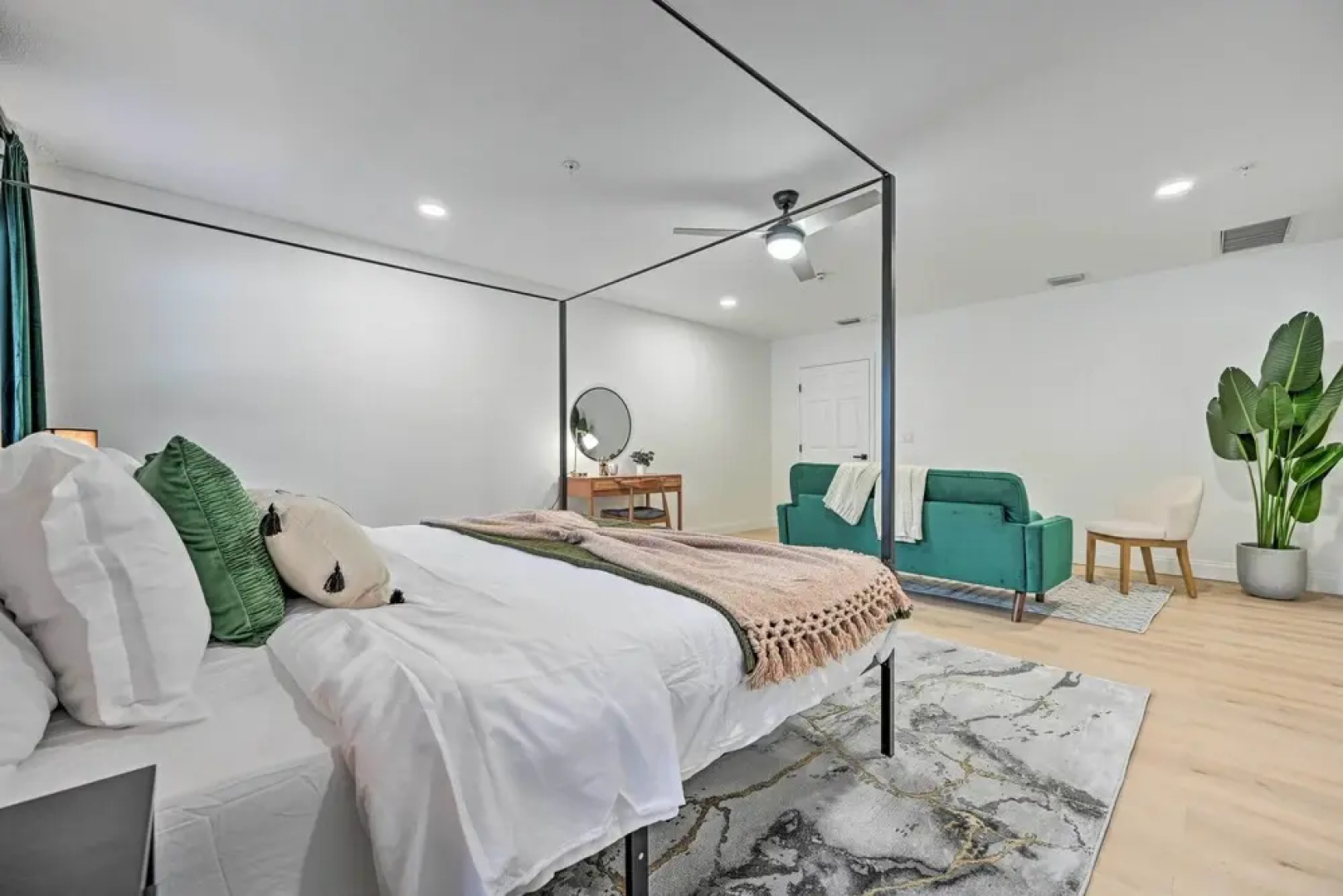 Luxe Brandon Oasis w/ Private Pool & Hot Tub!