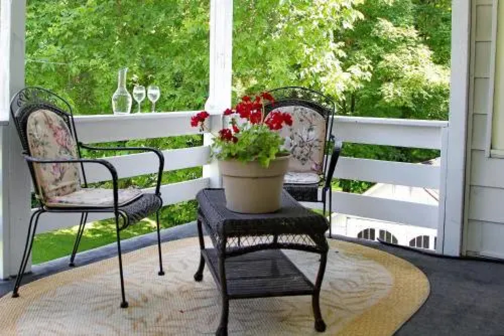 Glass Magnolia Bed And Breakfast