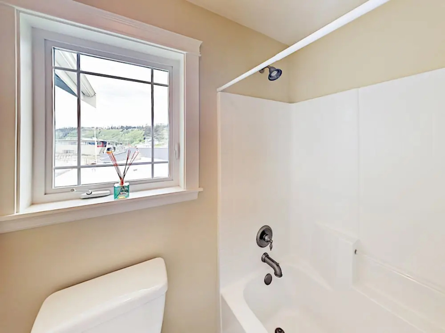 201 E Sandpiper Rd Home 3 Bedrooms 2.5 Bathrooms Home