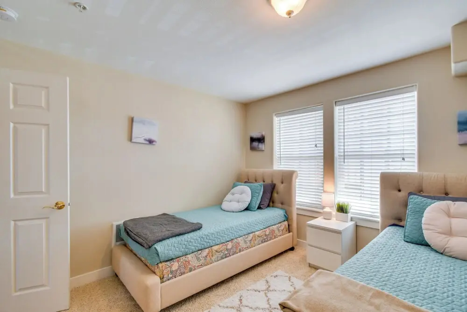 Westport Vacation Rental: Walk to Beach!