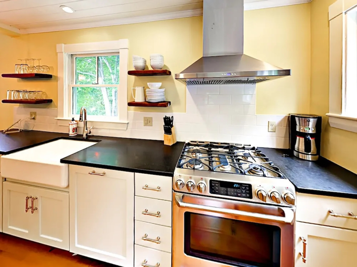 19 Hill Road Home 5 Bedrooms 2 Bathrooms Home