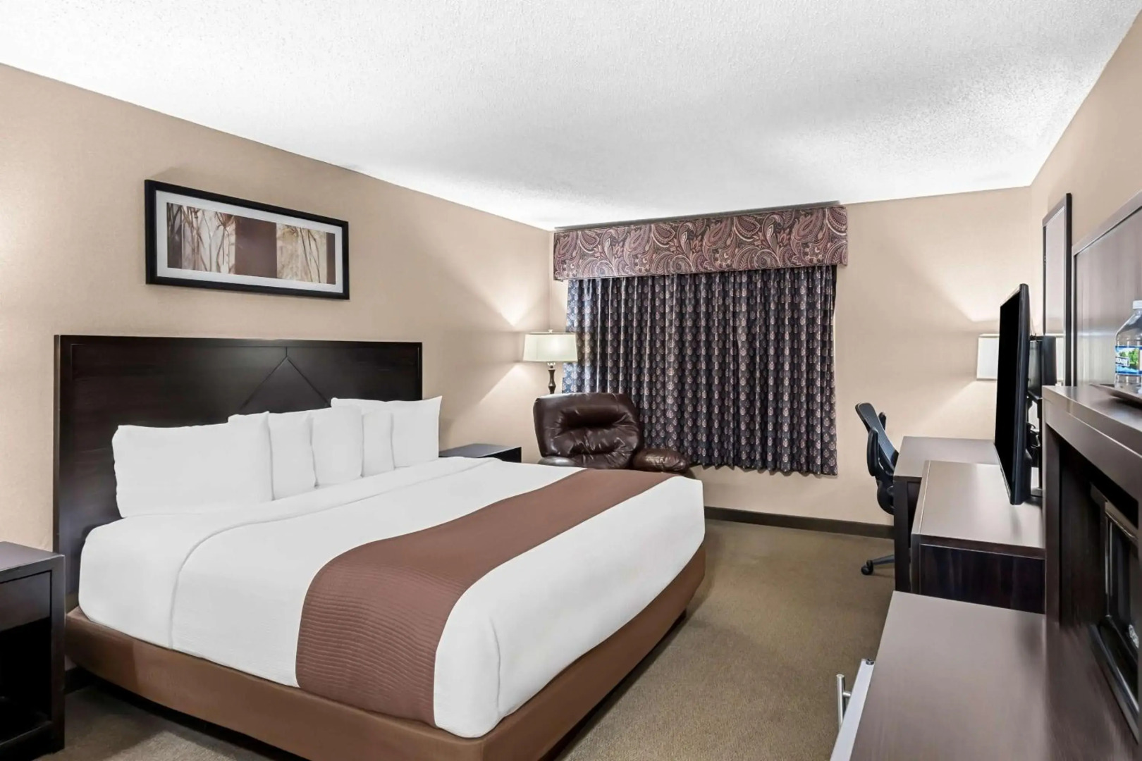 Heartland Inn & Suites, SureStay Collection by Best Western