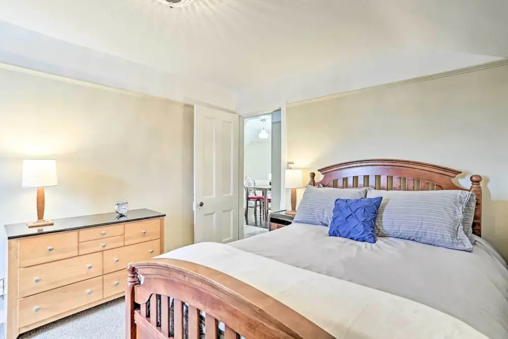 Pet-friendly Apt in 1850's Victorian Mansion!