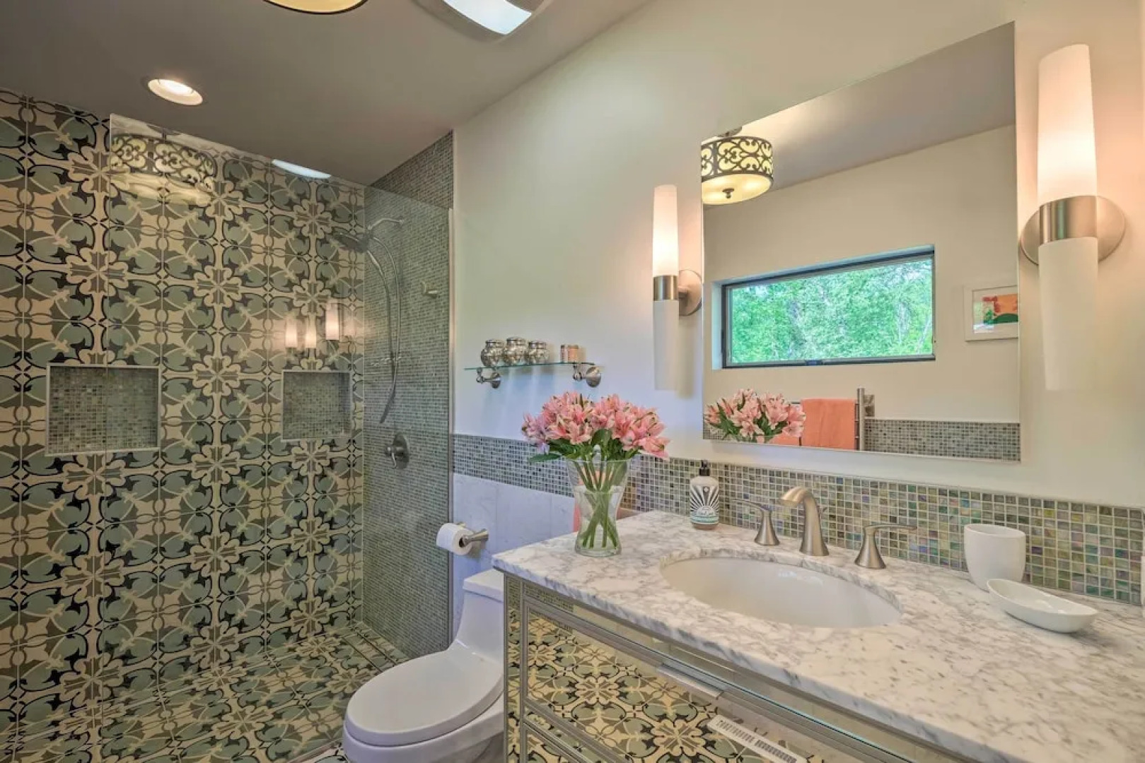 Luxe + Modern Home: 30 Mi to Saratoga Springs!