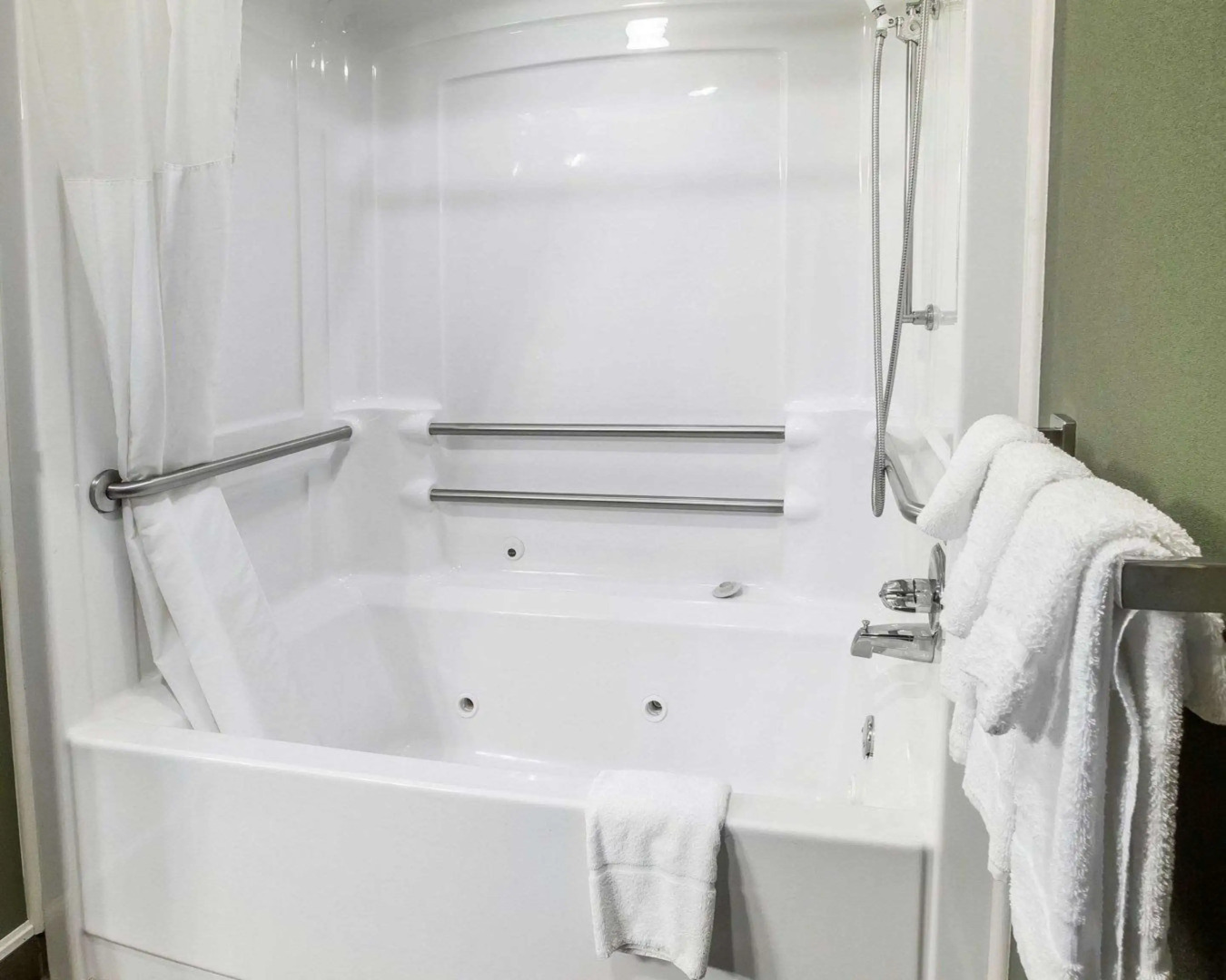 Sleep Inn & Suites Queensbury - Lake George