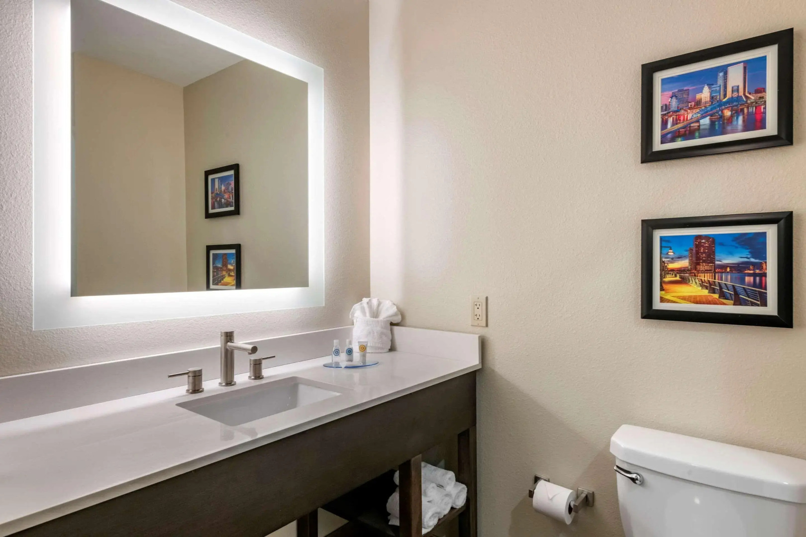 Comfort Inn & Suites Jacksonville - Orange Park Near Naval Air Station