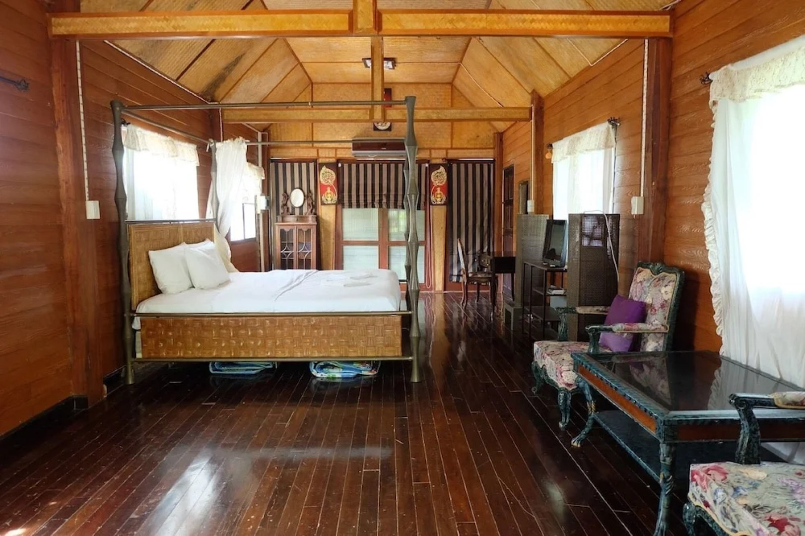 Phupha Varee Boutique Resort