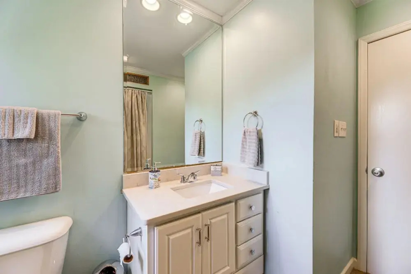 New Bern Home w/ Water View ~ 6 Mi to Downtown!