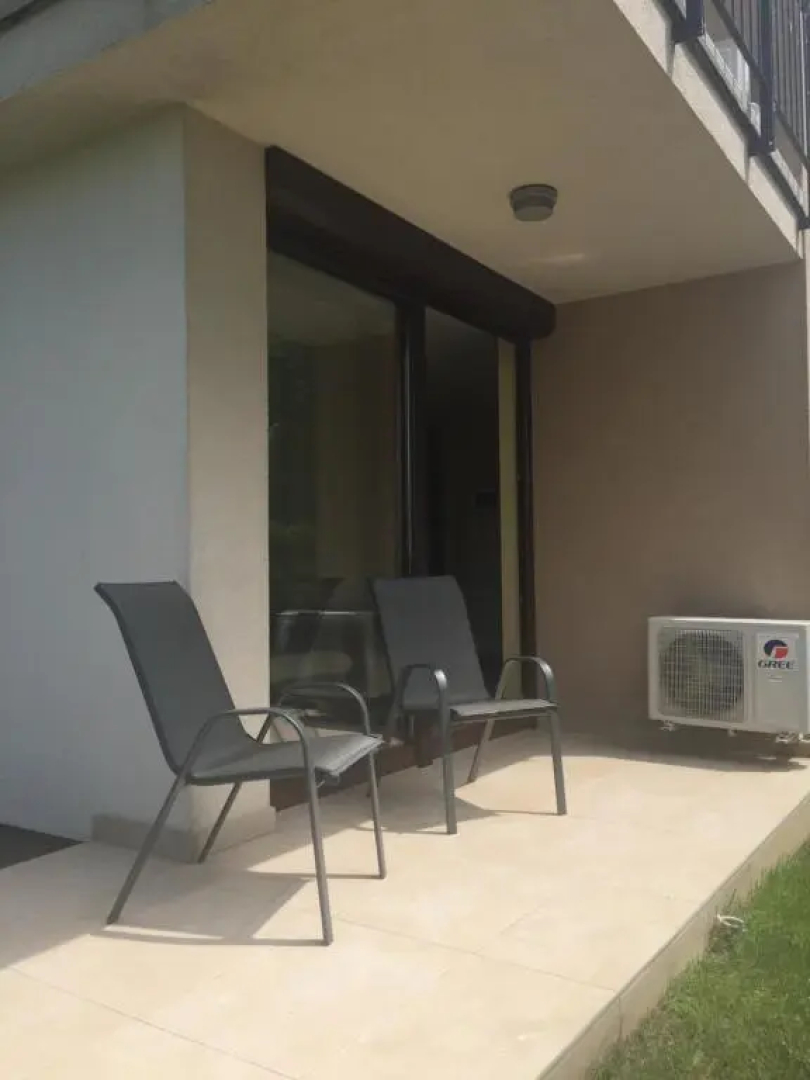 Lakeview Apartment