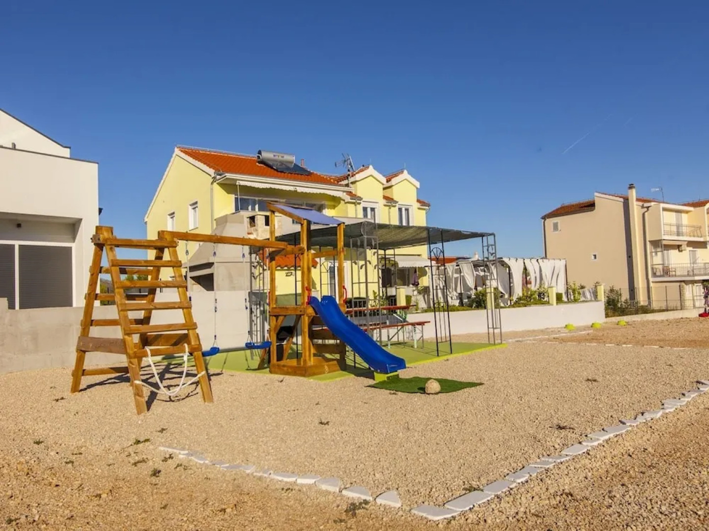 Restful Villa in Brodarica With Sauna