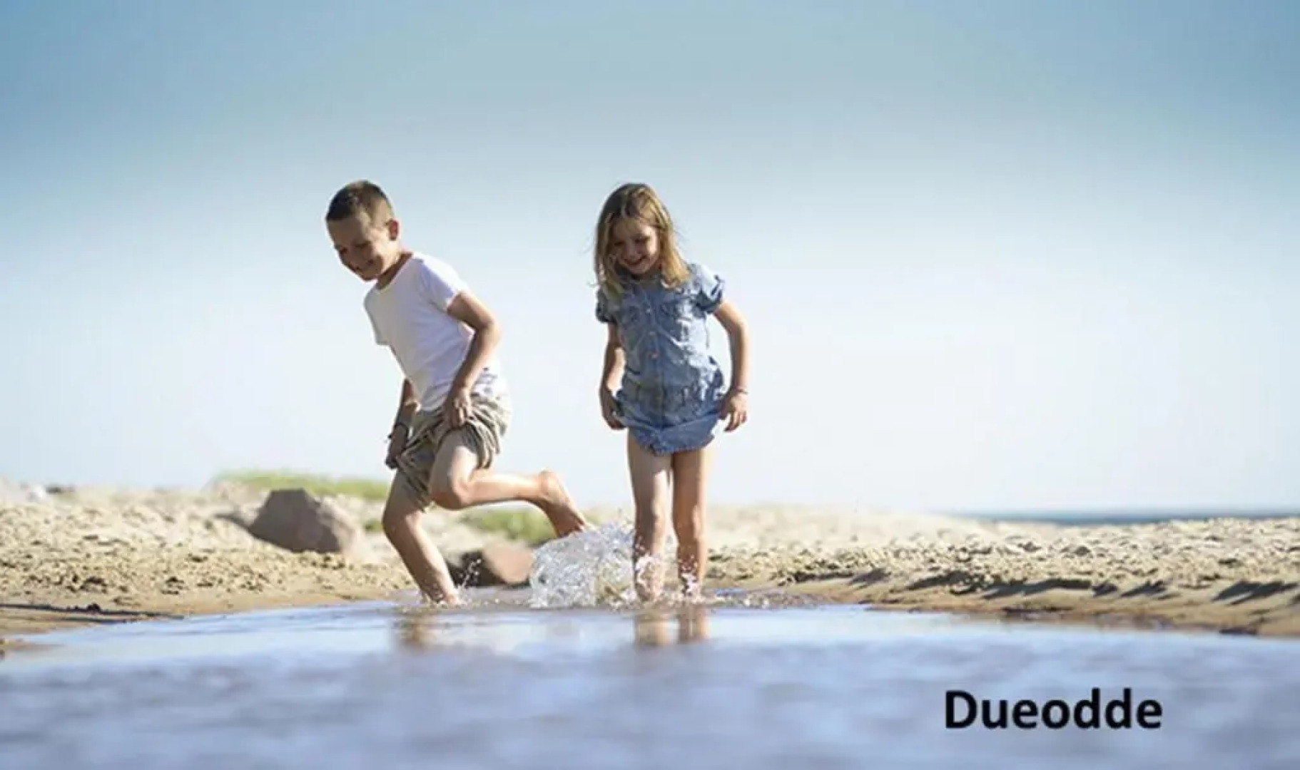 The 'Loft' Apartment- "Den Gule Svane" Guest House - near Rønne & Beach