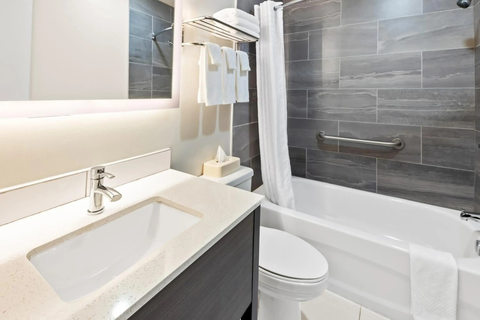 Howard Johnson by Wyndham Thunder Bay