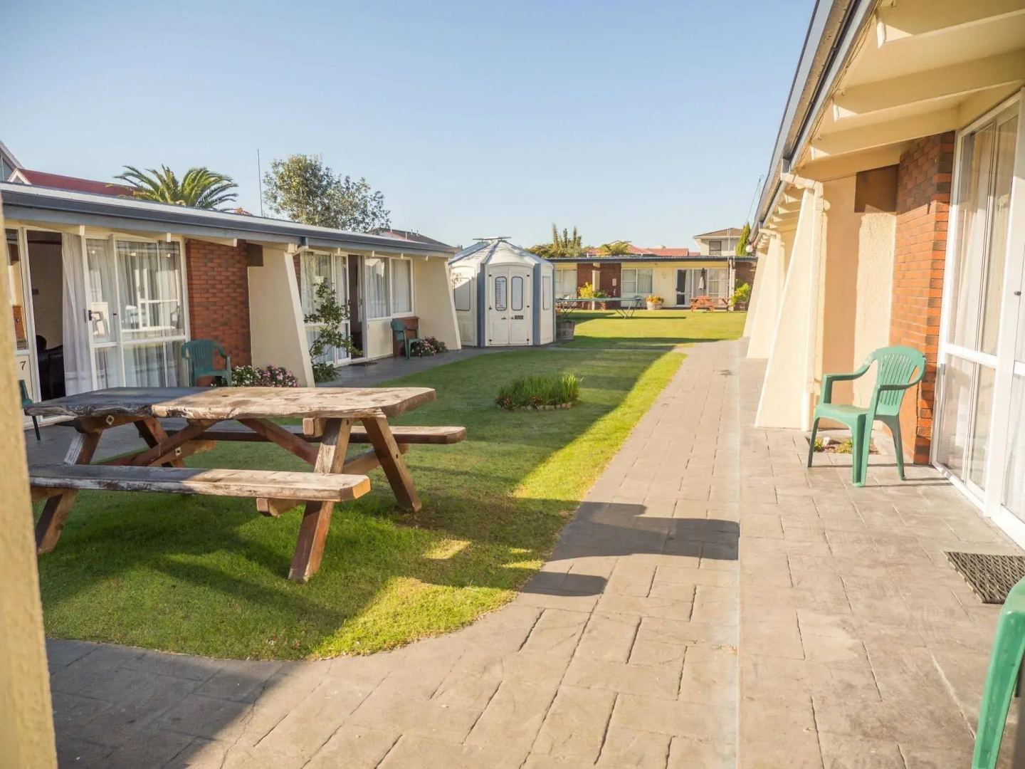 Sunset Court Motel