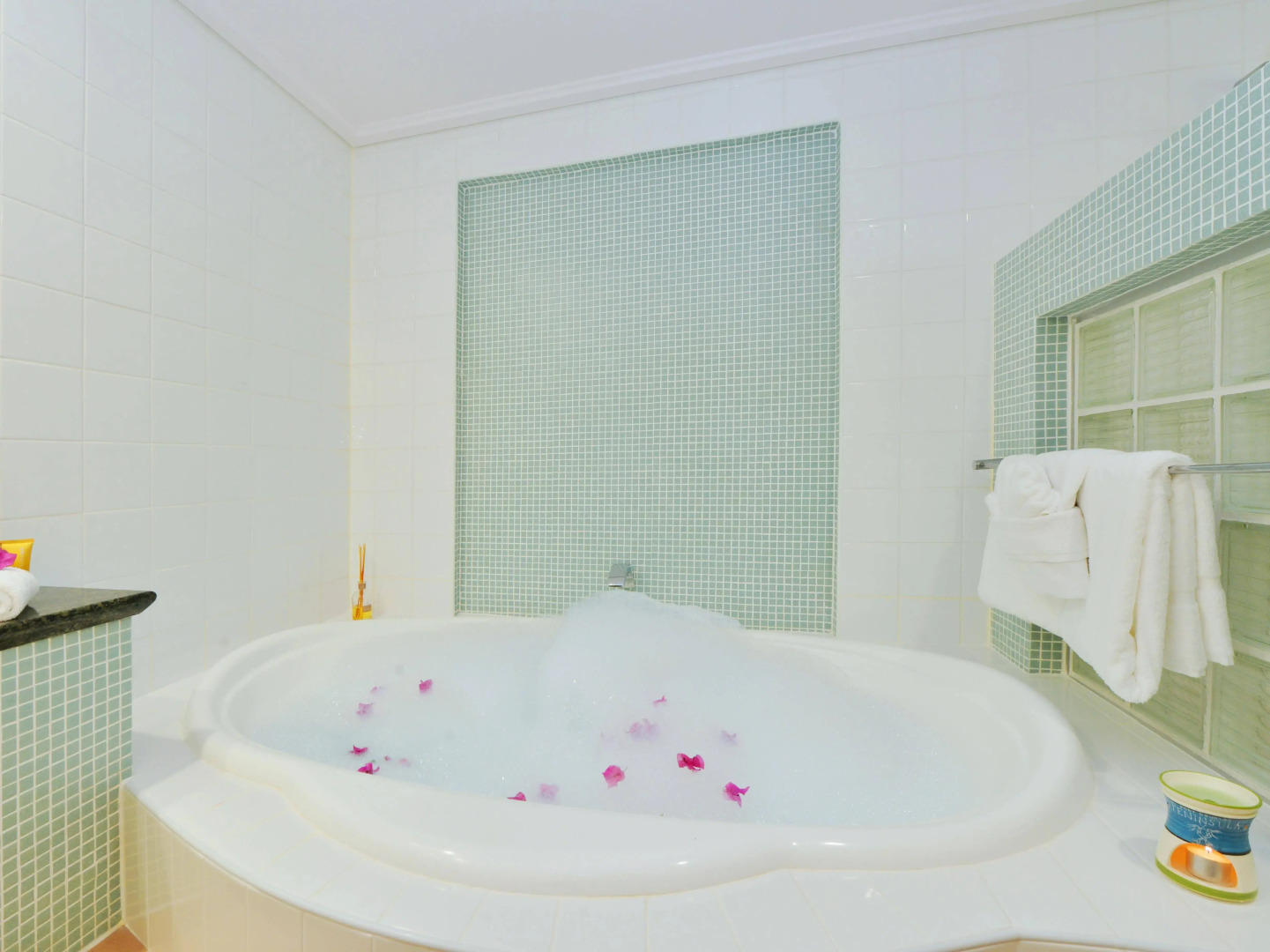 Seascape Holidays - Peninsula Apartments