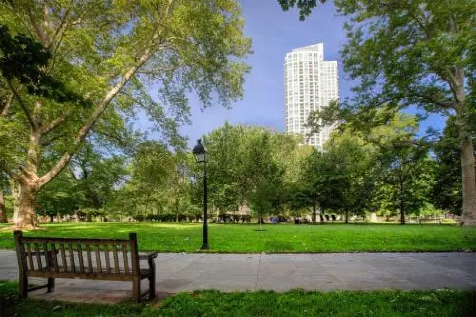 Gorgeous! Parking! Park Front!