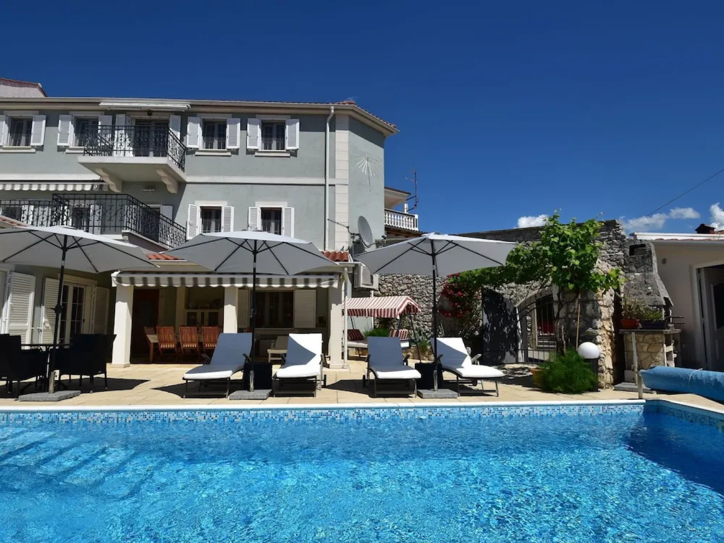 Cozy Apartment in Novi Vinodolski With a Swimming Pool