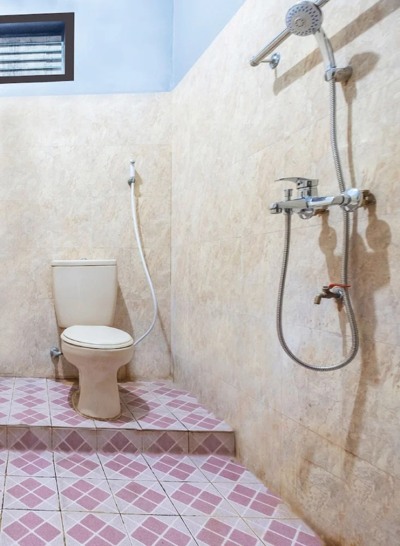 OYO 2704 Hotel Transit 2