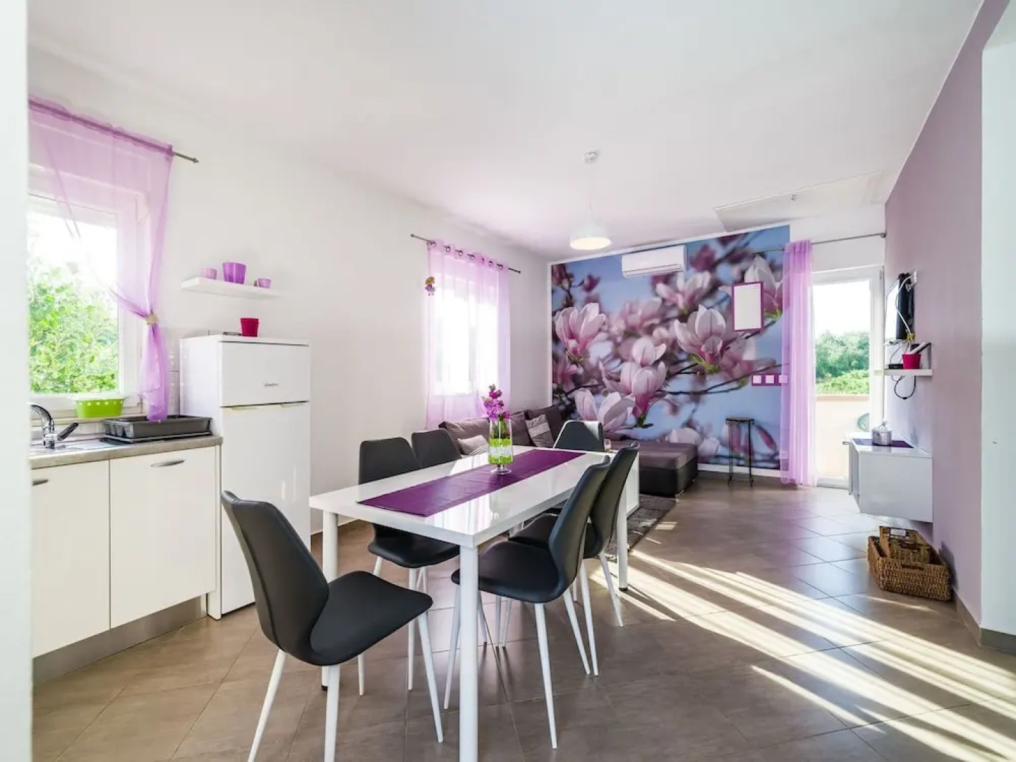 Charming Detached House With Beautiful Private Garden, 300m From the sea