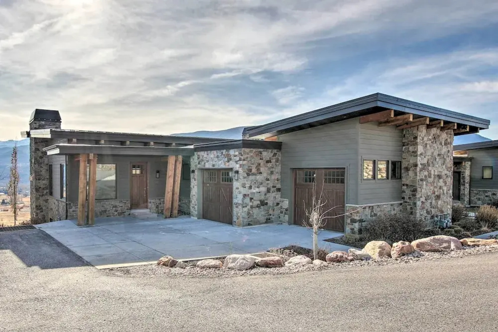 Modern Townhome w/ Mtn Views < 7 Mi to Ski Resorts