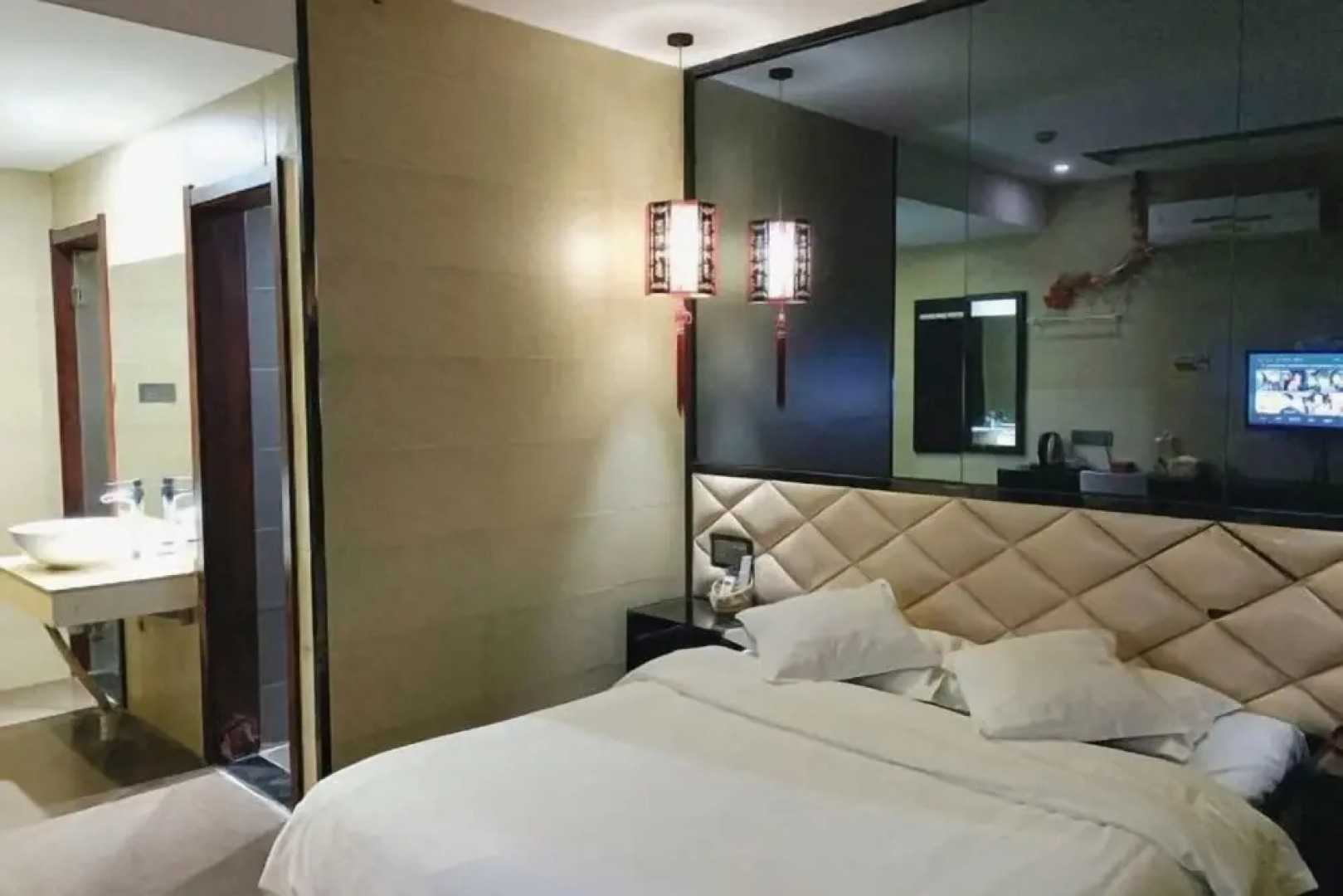 MOLAN Hotel（Fangte Second Phase Store）