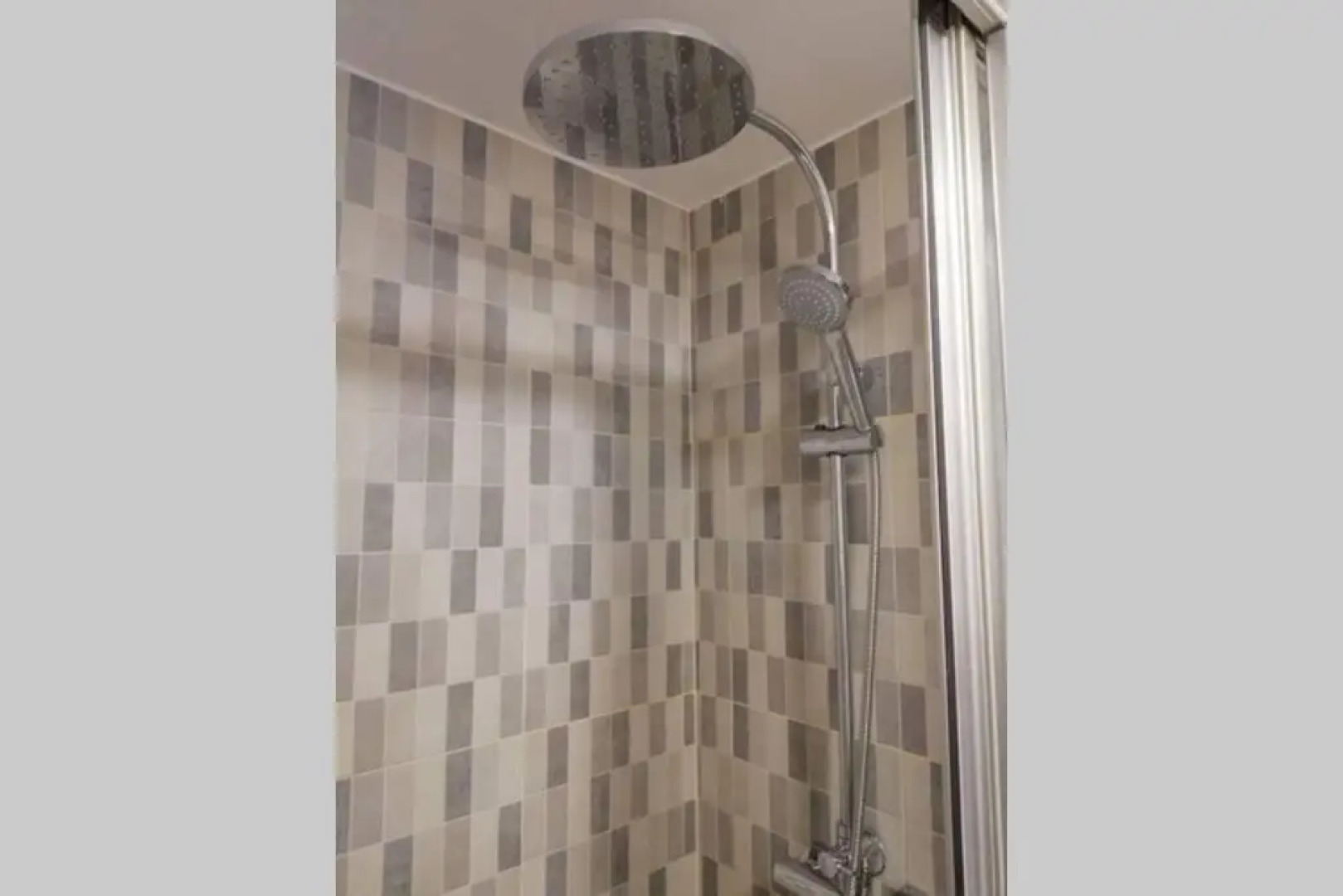 M1 Cool Loft 1 min walk to metro 15 min center by metro