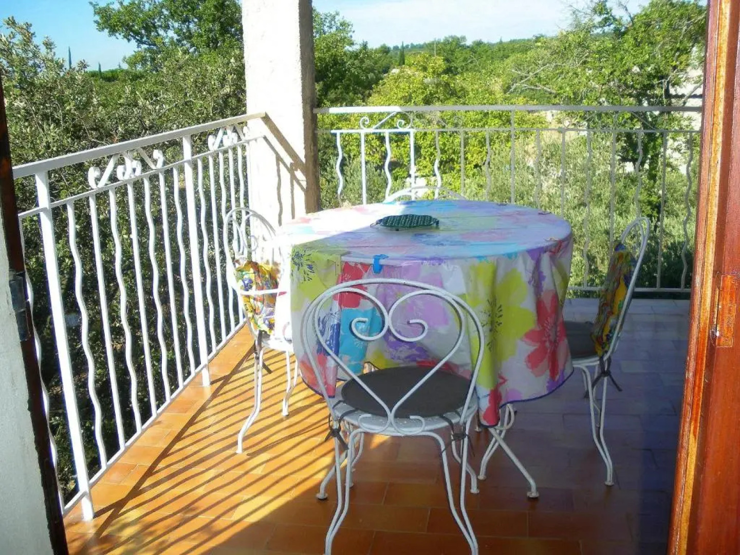 Agréable Maison de Vacances avec Piscine Privée, située en Campagne du village de Cabrières d'Avignon au cœur du Luberon, 6 personnes, LS2-2 OULIVE