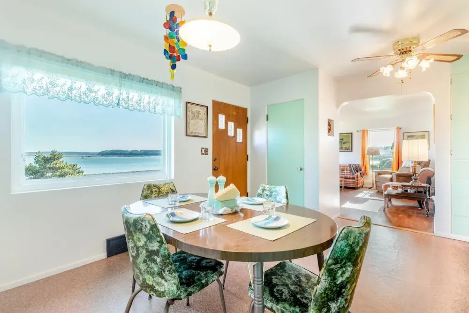 The Little Pink House by Avantstay Water Views