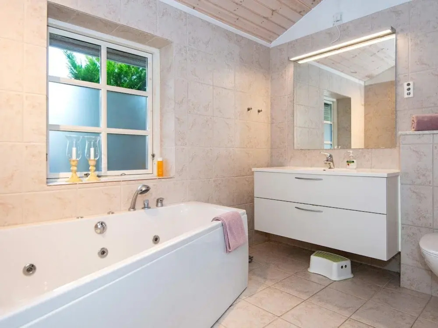 8 Person Holiday Home in Glesborg-by Traum