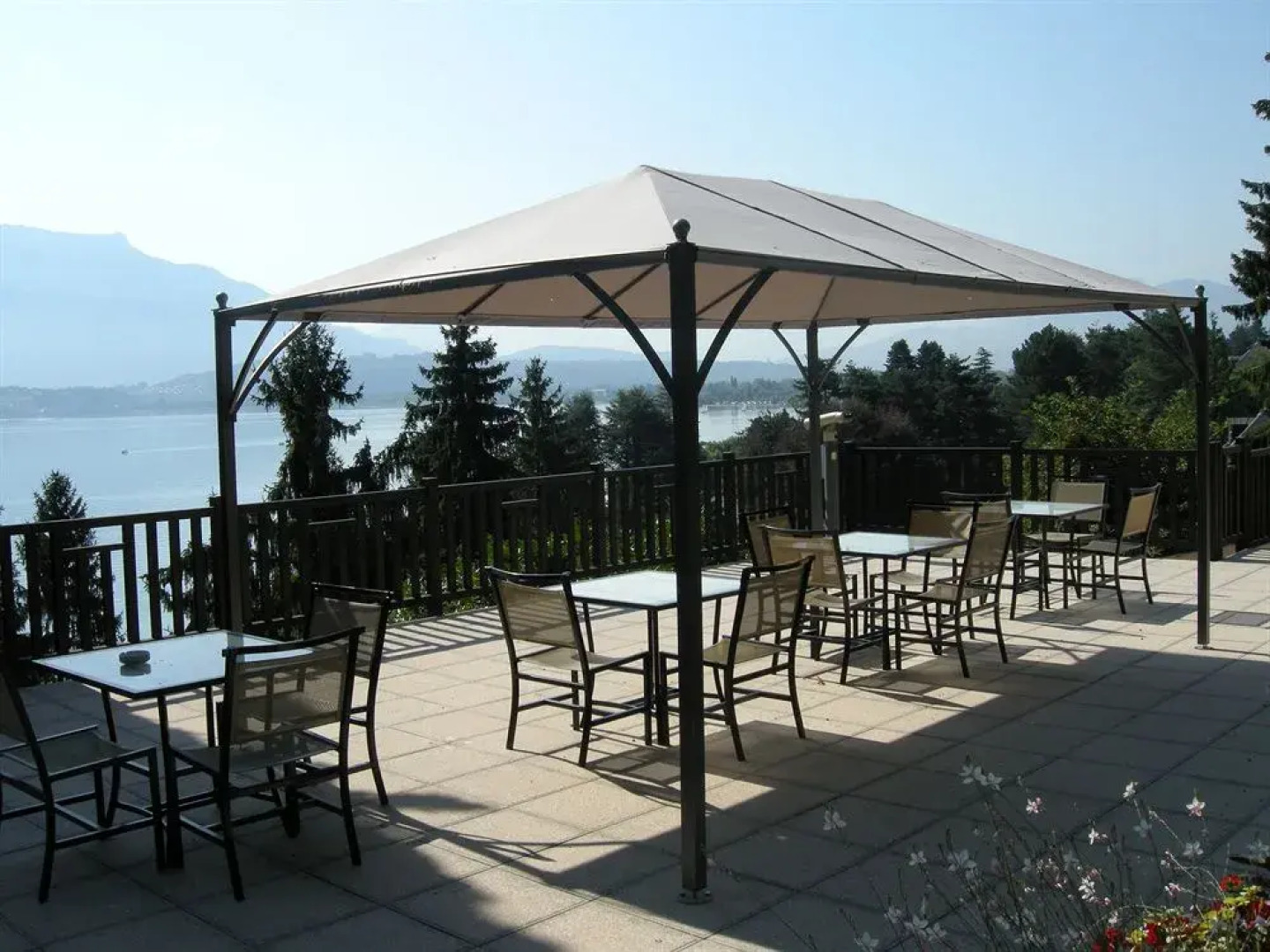 Hotel Ombremont-Restaurant Le Bateau Ivre