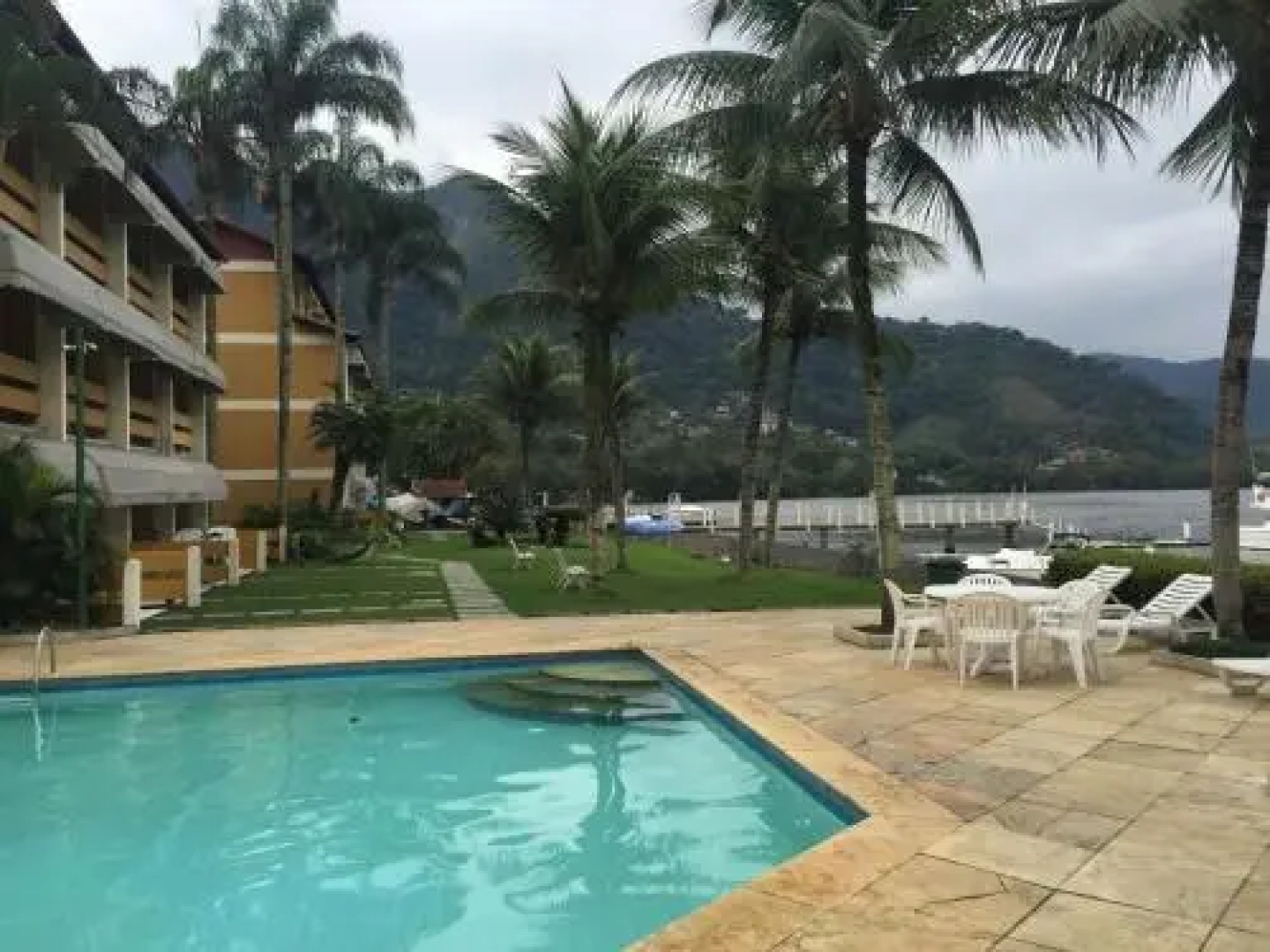 Flat Angra Paradise