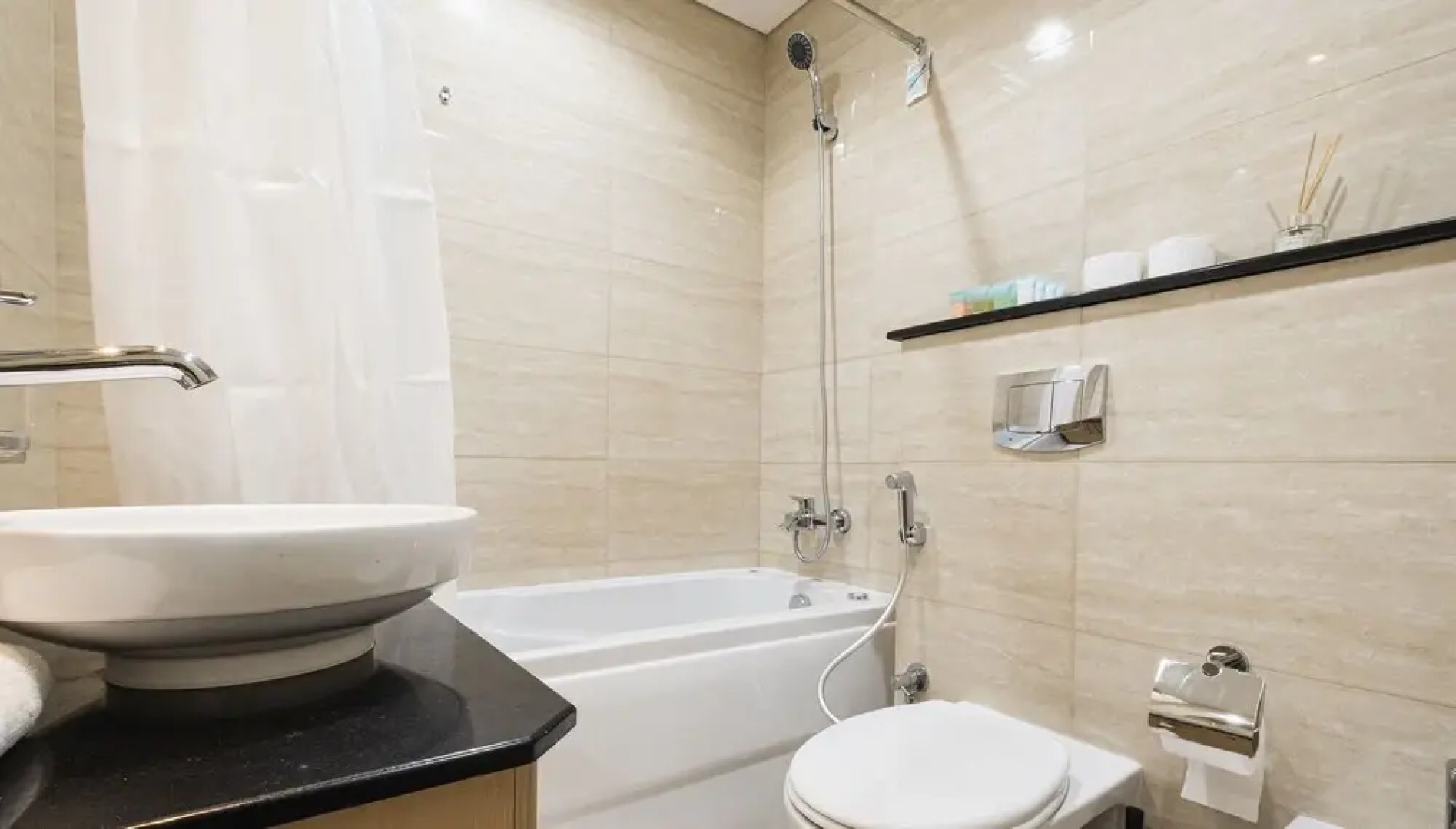 LUX - Marina Ocean View Suite 1